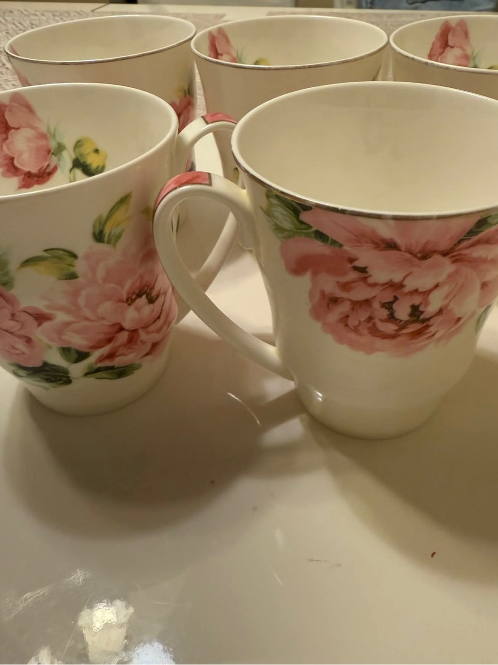 Pink Floral Ceramic Mug - Classic Rose Pattern